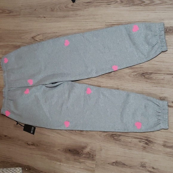 ❌SOLD❌ Brunette The Label All Over Hearts Oversized Fleece Joggers - Picture 10 of 11